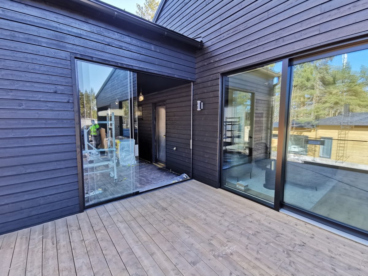 Näin onnistut terassin pesussa ja öljyämisessä – ohjeet kestävään lopputulokseen