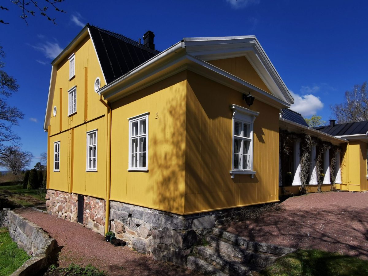 Virtasella maalattu Paddaisten kartano
